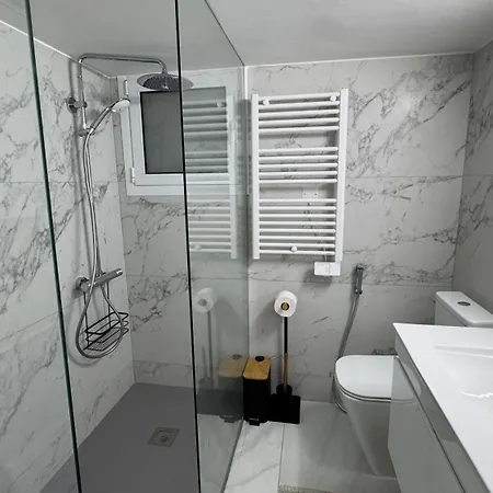 Luxury 2 Bedroom Center Apartment