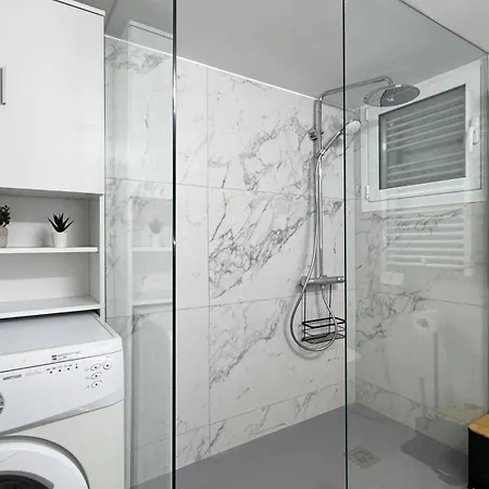 Апартаменти Luxury 2 Bedroom Center *