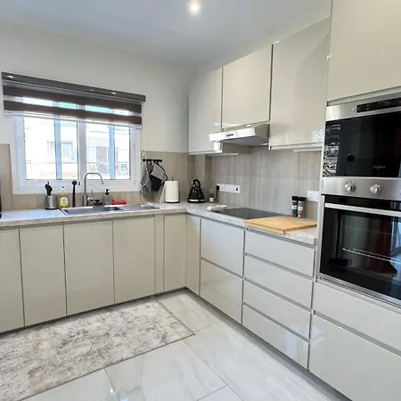 Luxury 2 Bedroom Center Ларнака